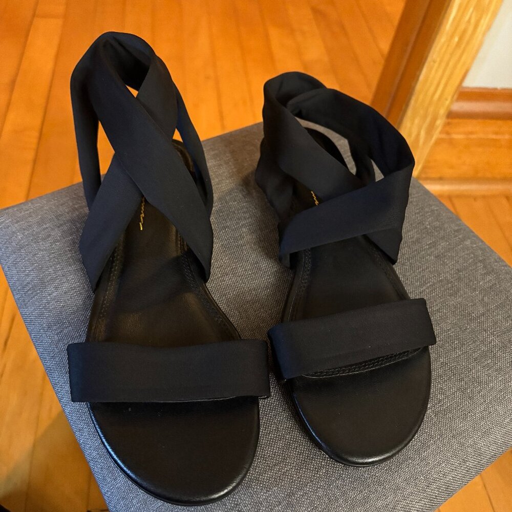 Black women's wrap flats size 5.5